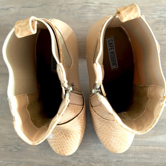 Cape Robbin Booties - Picture 5 of 6